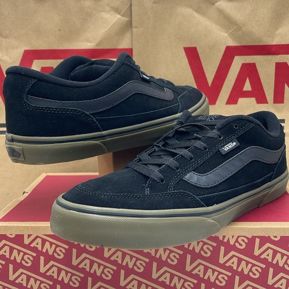 Vans Shoes - Vans WMNS Bearcat Black/Dark Gum
VN000DT239L
Sneakers